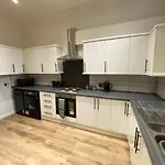Blackpool Abode - Vance Road Star House